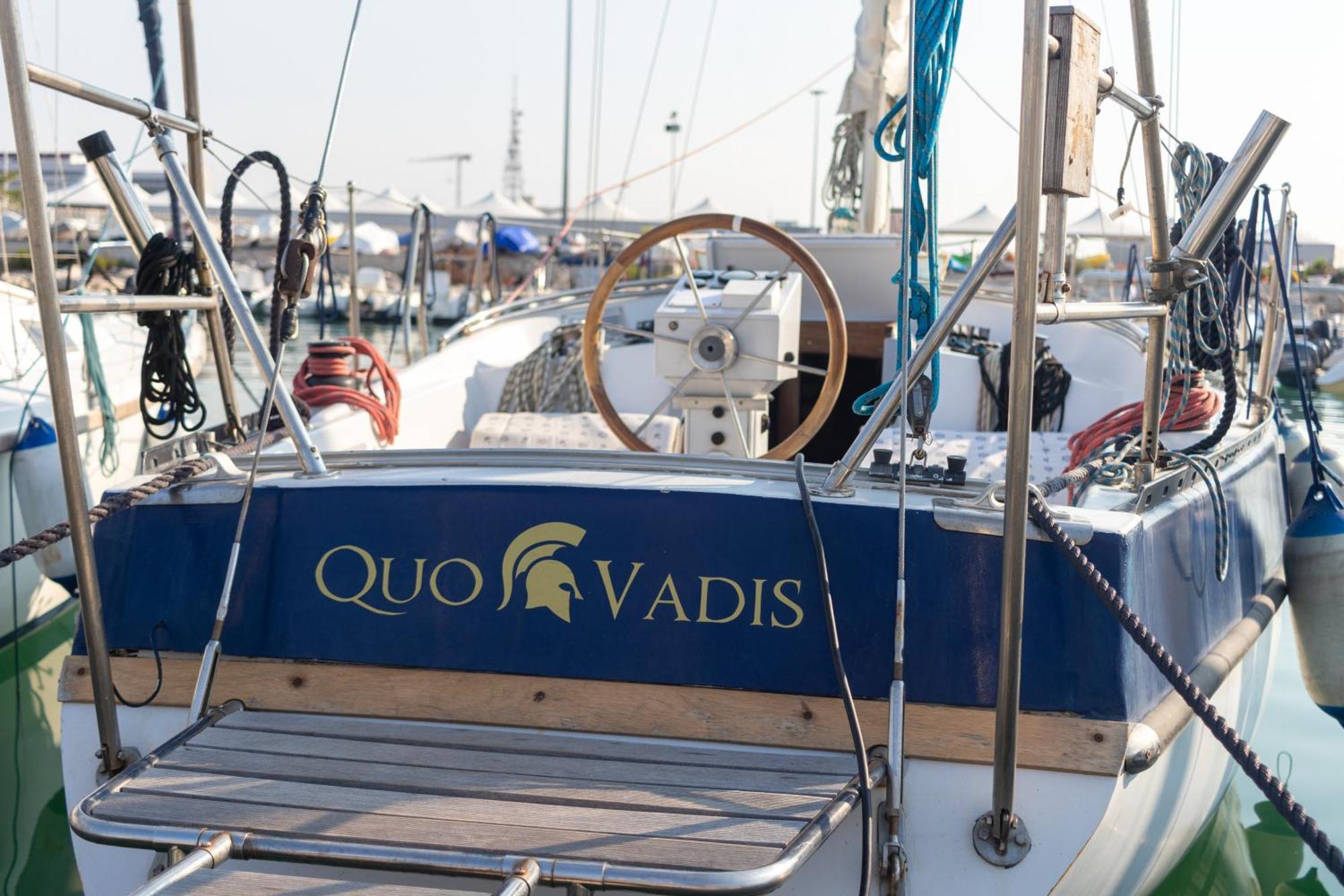 Quo Vadis Yacht Hotel Bari Bagian luar foto