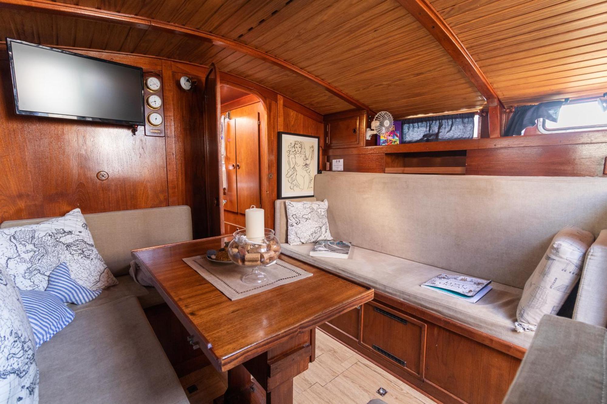 Quo Vadis Yacht Hotel Bari Bagian luar foto