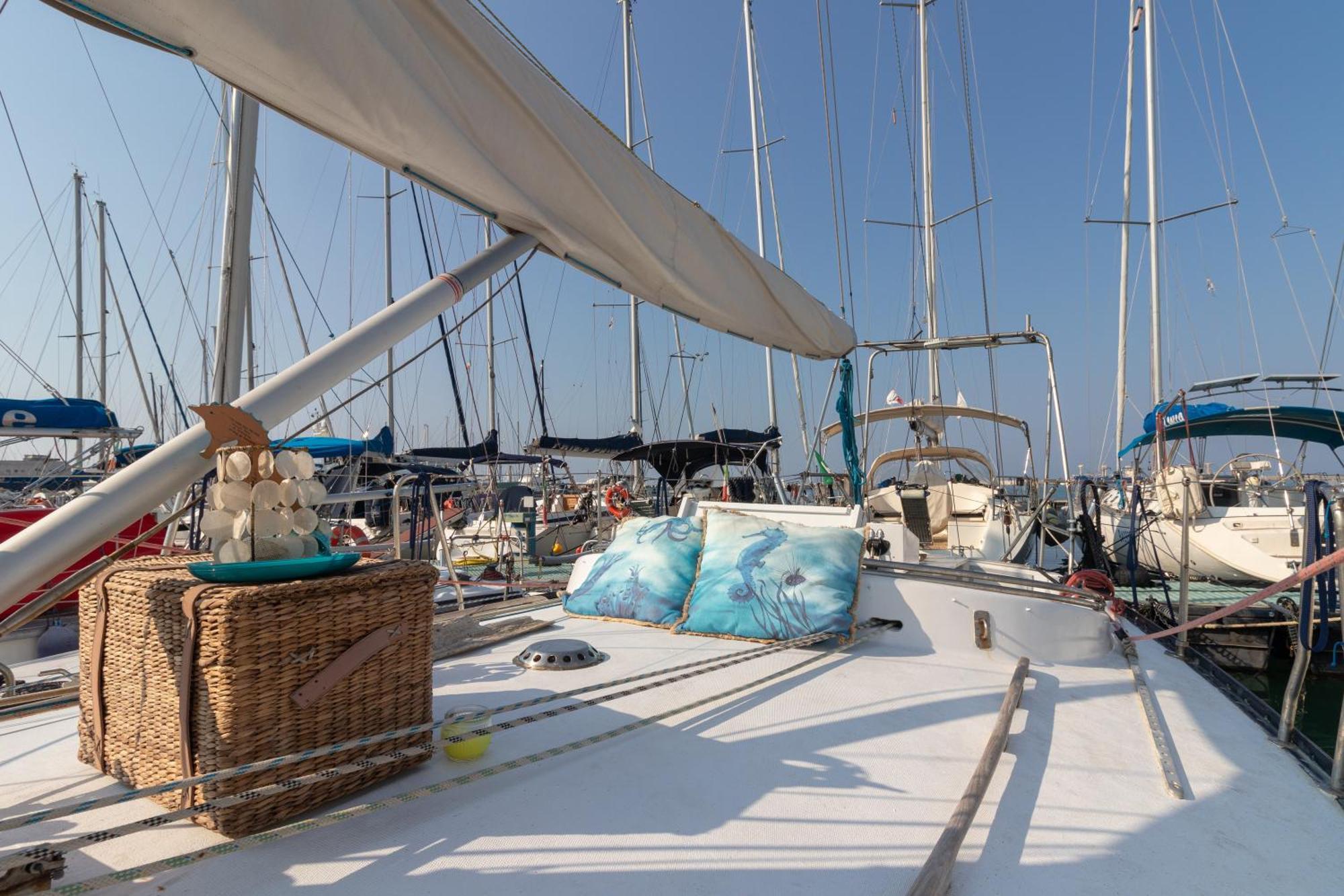 Quo Vadis Yacht Hotel Bari Bagian luar foto