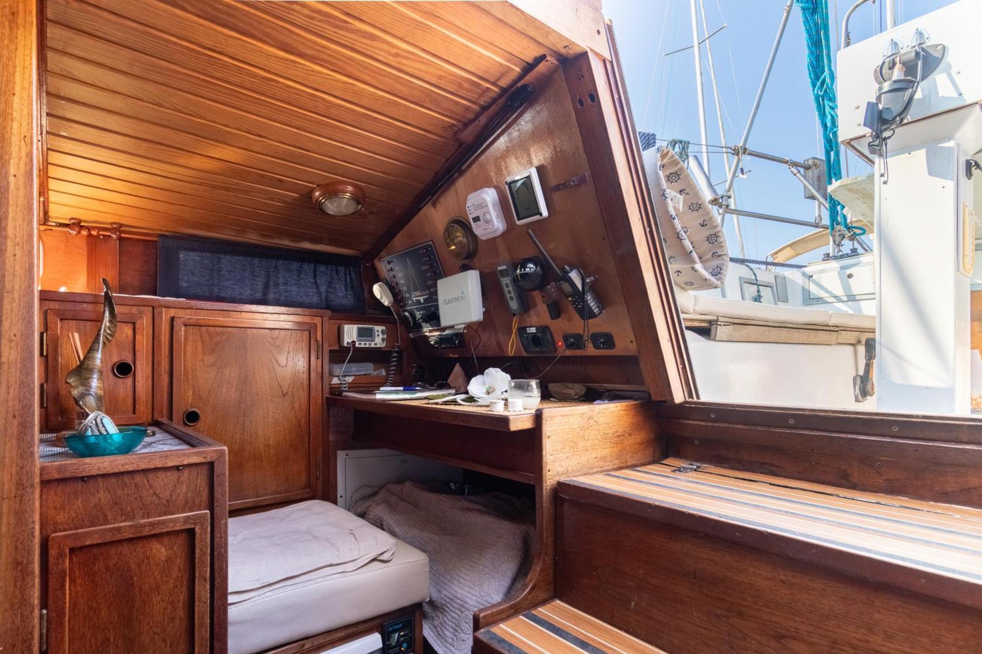 Quo Vadis Yacht Hotel Bari Bagian luar foto
