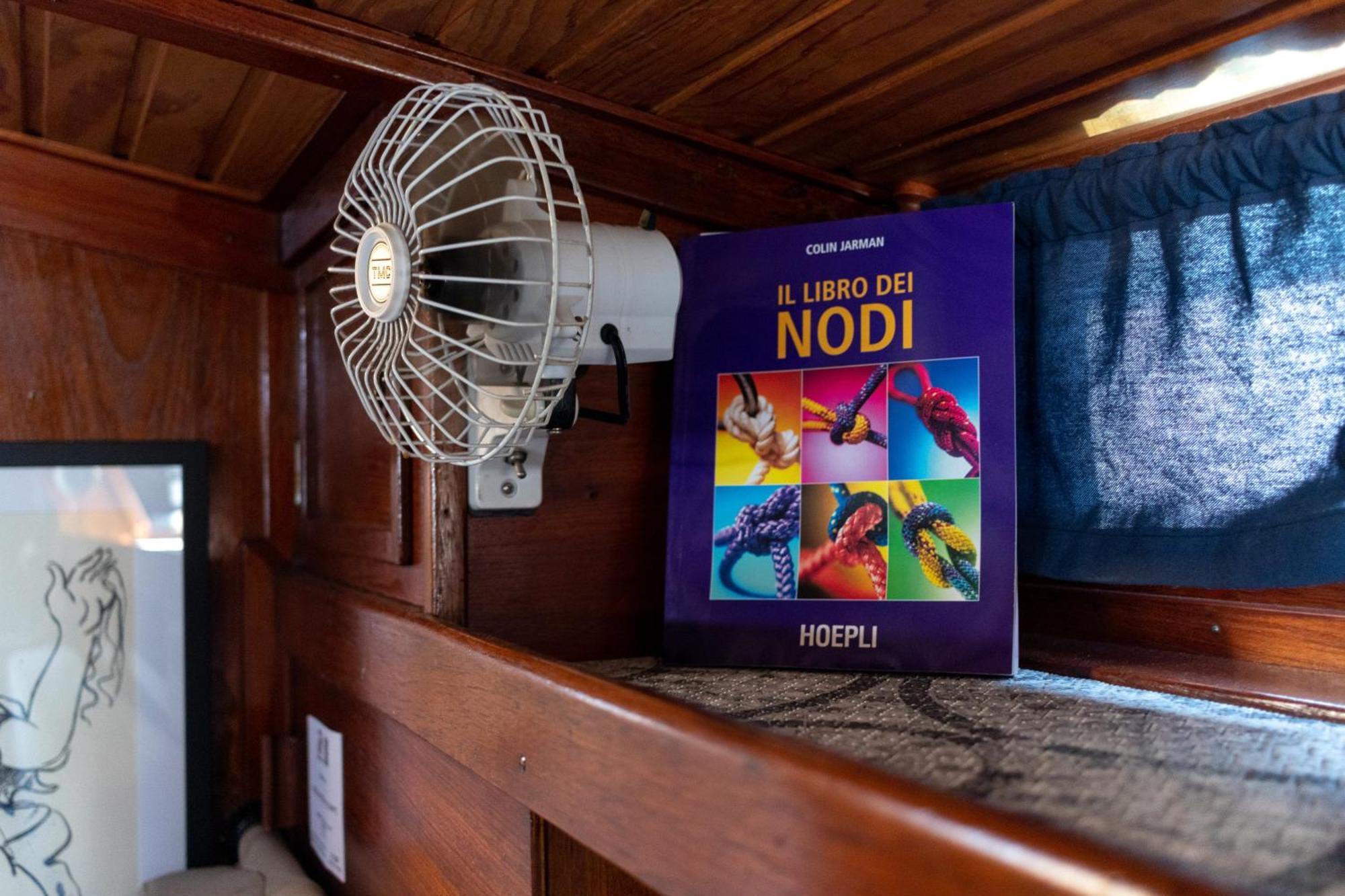 Quo Vadis Yacht Hotel Bari Bagian luar foto