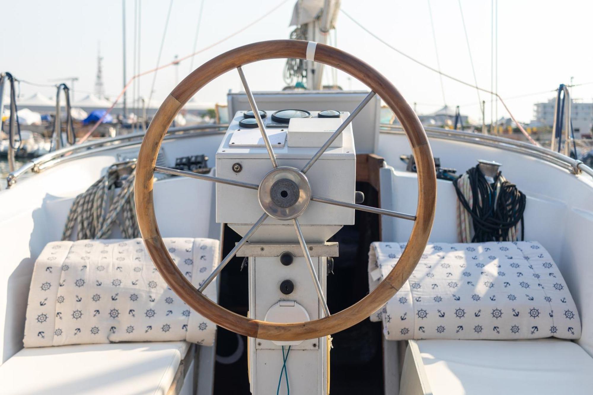 Quo Vadis Yacht Hotel Bari Bagian luar foto