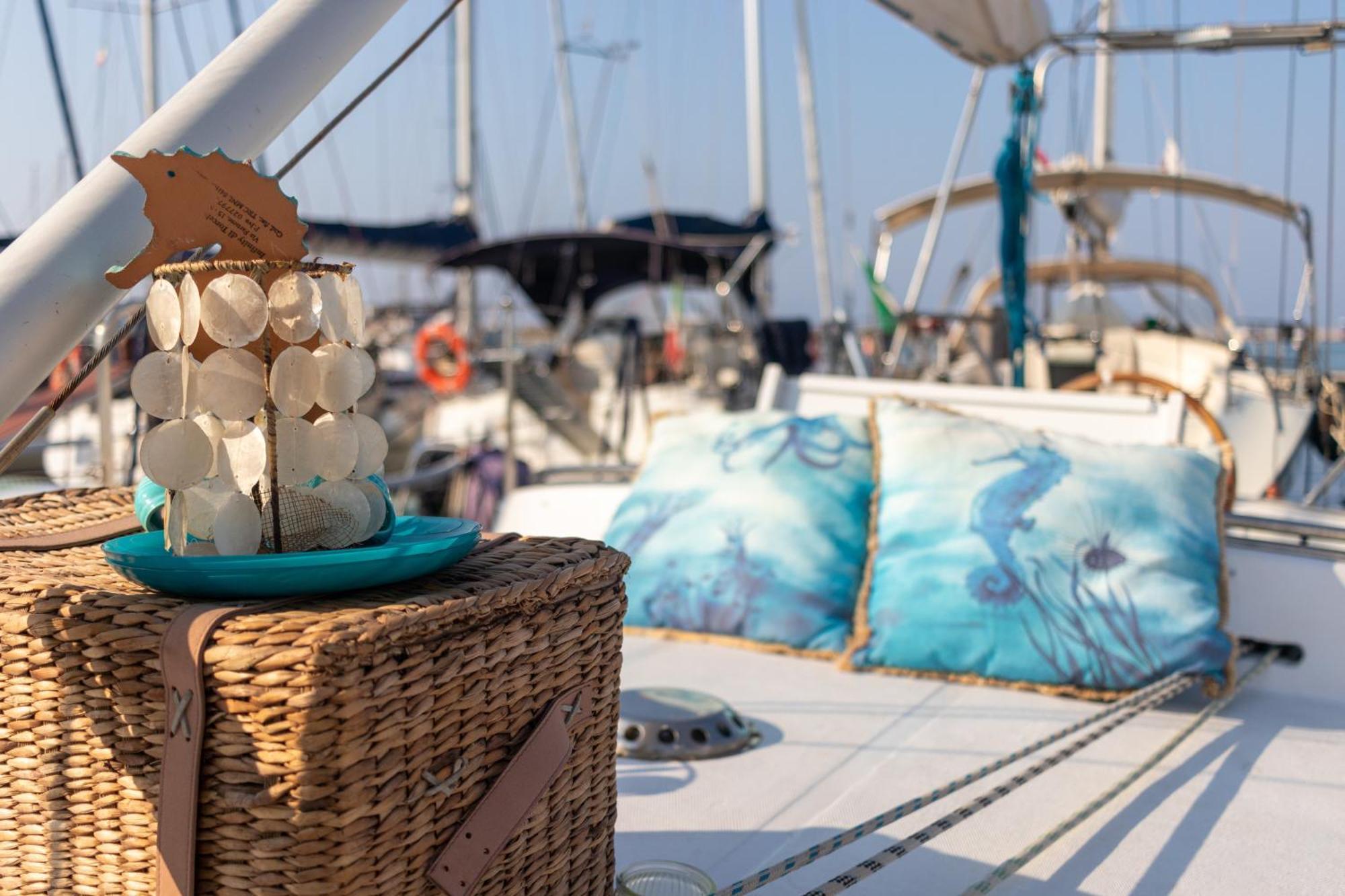 Quo Vadis Yacht Hotel Bari Bagian luar foto