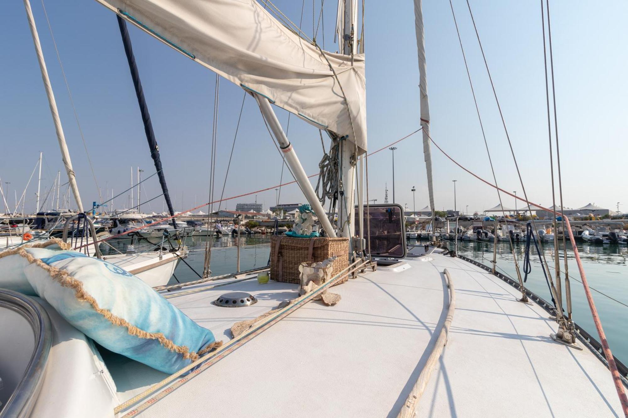 Quo Vadis Yacht Hotel Bari Bagian luar foto